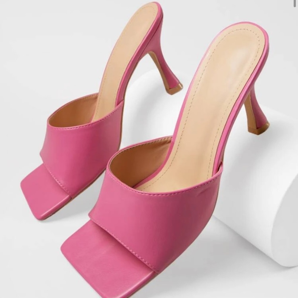 Open toe low stiletto pink heels